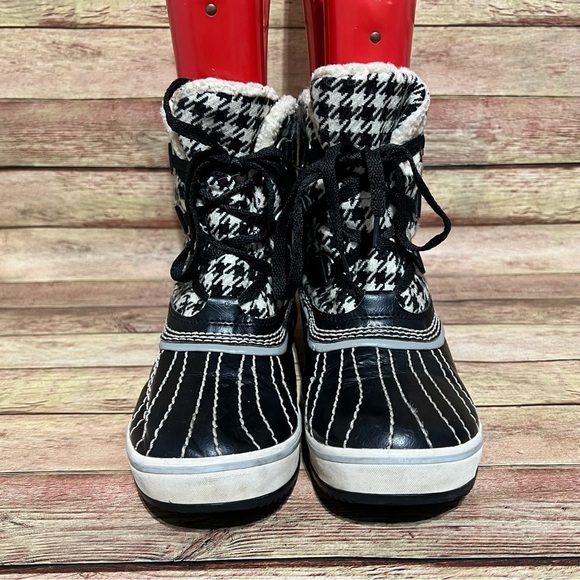 Sorel Black And White Tivoli Winter Boots - Picture 5 of 9